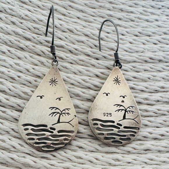 Earrings - Picture 1 of 1